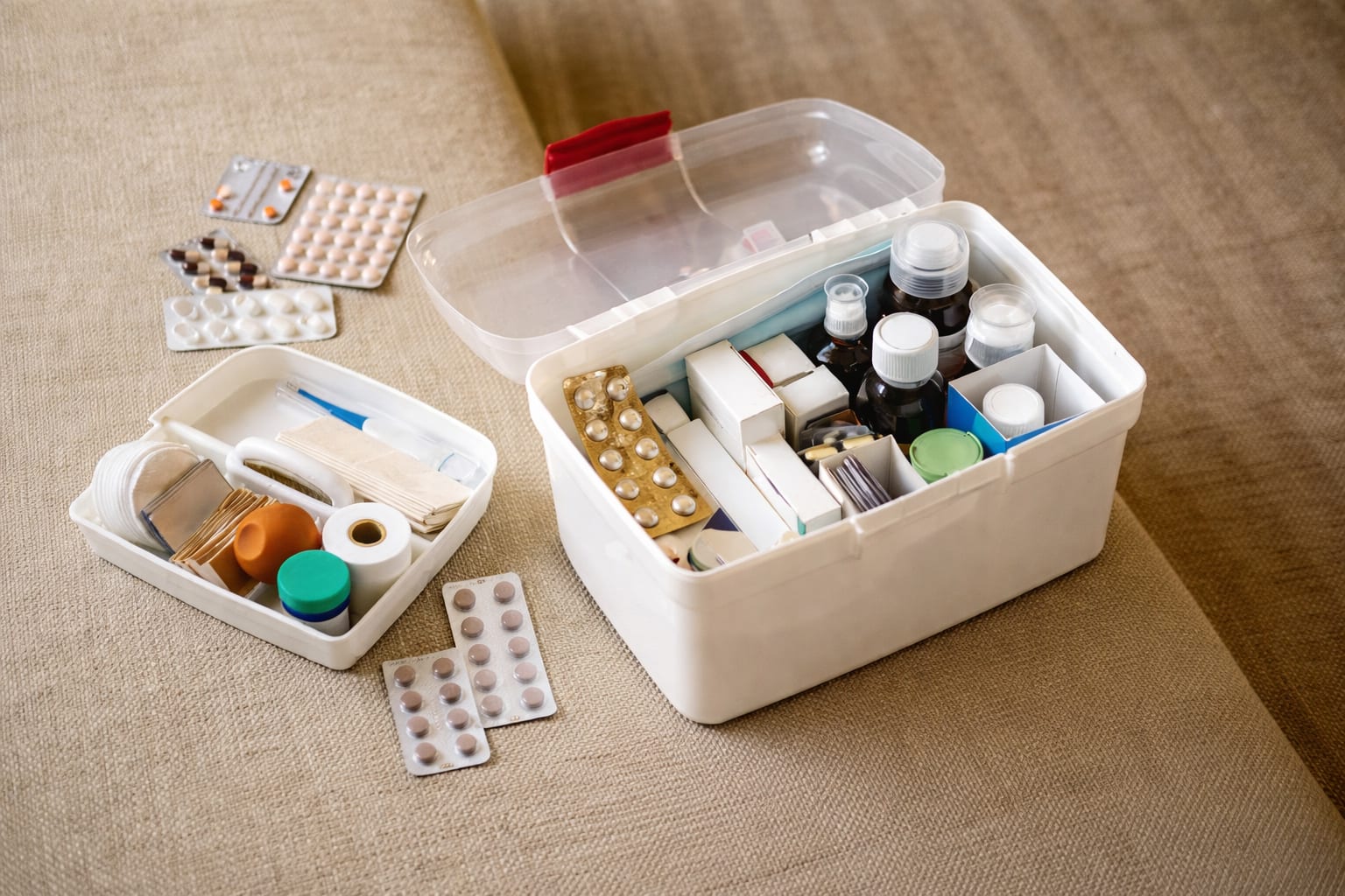 Ce trebuie să pui în trusa medicală de vacanță și de ce este recomandată o rezervă de tratament pentru 3-7 zile
