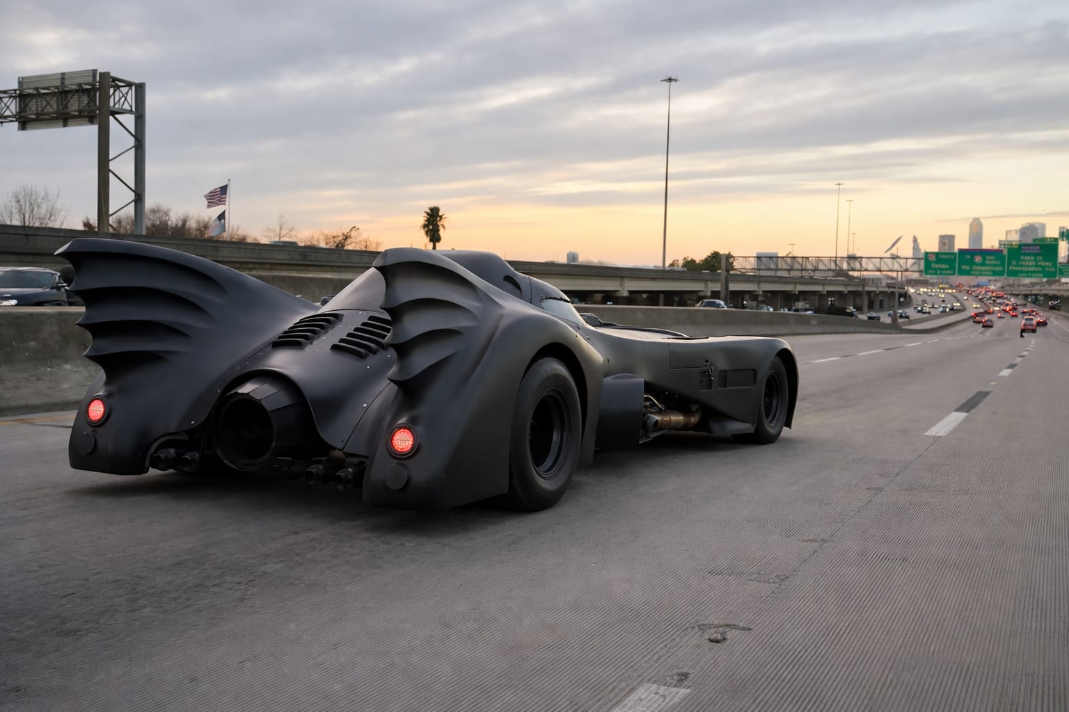 Un medic din Houston a construit un Batmobil de aproximativ 1.000 CP omologat pentru stradă