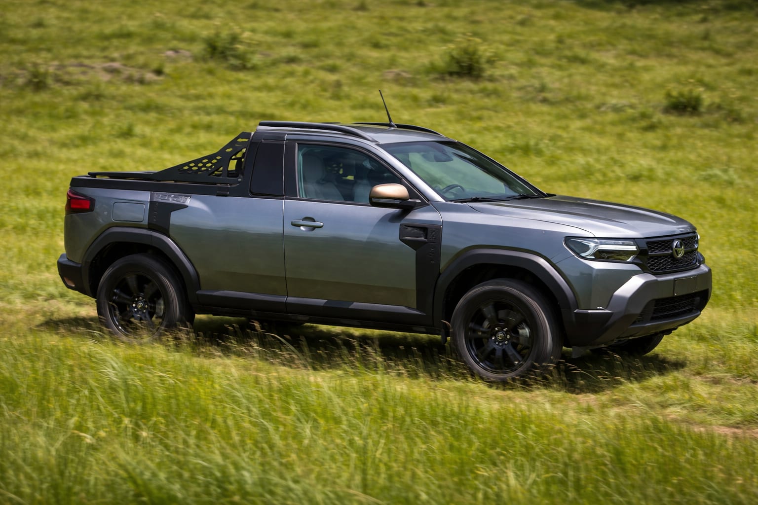 Noul Dacia Duster Pick-up a fost lansat și vine în premieră cu două variante de cabină