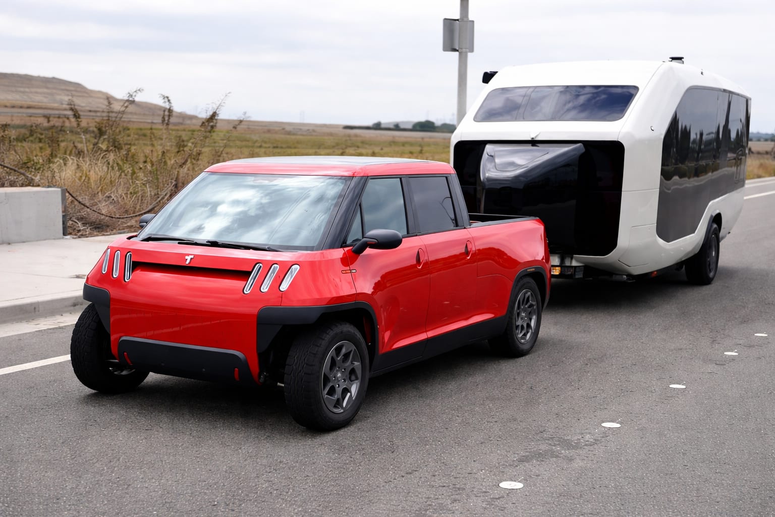 Pickup-ul electric Telo MT1 tractează peste 3,6 tone deși are dimensiunile unui Mini Cooper