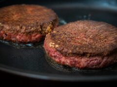 Lidl a lansat în Marea Britanie carne hibridă cu cel puțin 20% mai multe proteine, de la 1,99 lire
