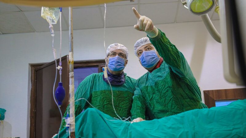 Cine decide tratamentul unui caz cardiovascular complex și când poate fi folosit cateterul
