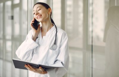 Ce presupun ofertele pentru medici de 3.500 de euro în Belgia și 50.000 de euro în Franța?