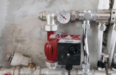Cum se reduce riscul înghețării țevilor. British Gas recomandă minimum 7 grade în casele neocupate