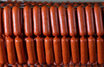 În Singapore, nitriții au fost găsiți în trei din nouă produse vândute ca fiind fără acest aditiv