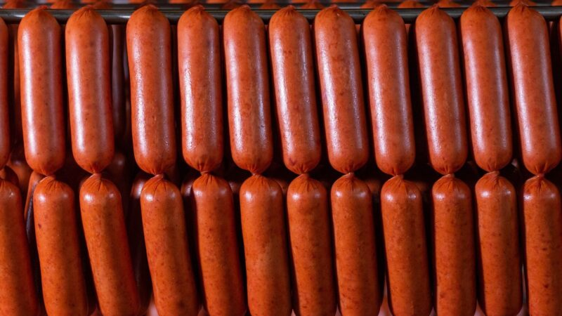 În Singapore, nitriții au fost găsiți în trei din nouă produse vândute ca fiind fără acest aditiv