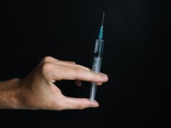 După 60 de ani, protecția împotriva gripei poate cere altă doză de vaccin. Cum se discută alegerea cu medicul