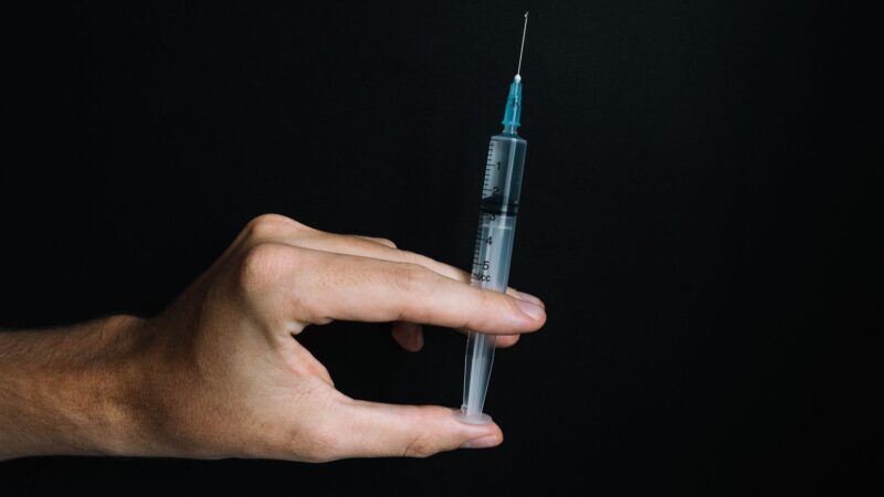 După 60 de ani, protecția împotriva gripei poate cere altă doză de vaccin. Cum se discută alegerea cu medicul